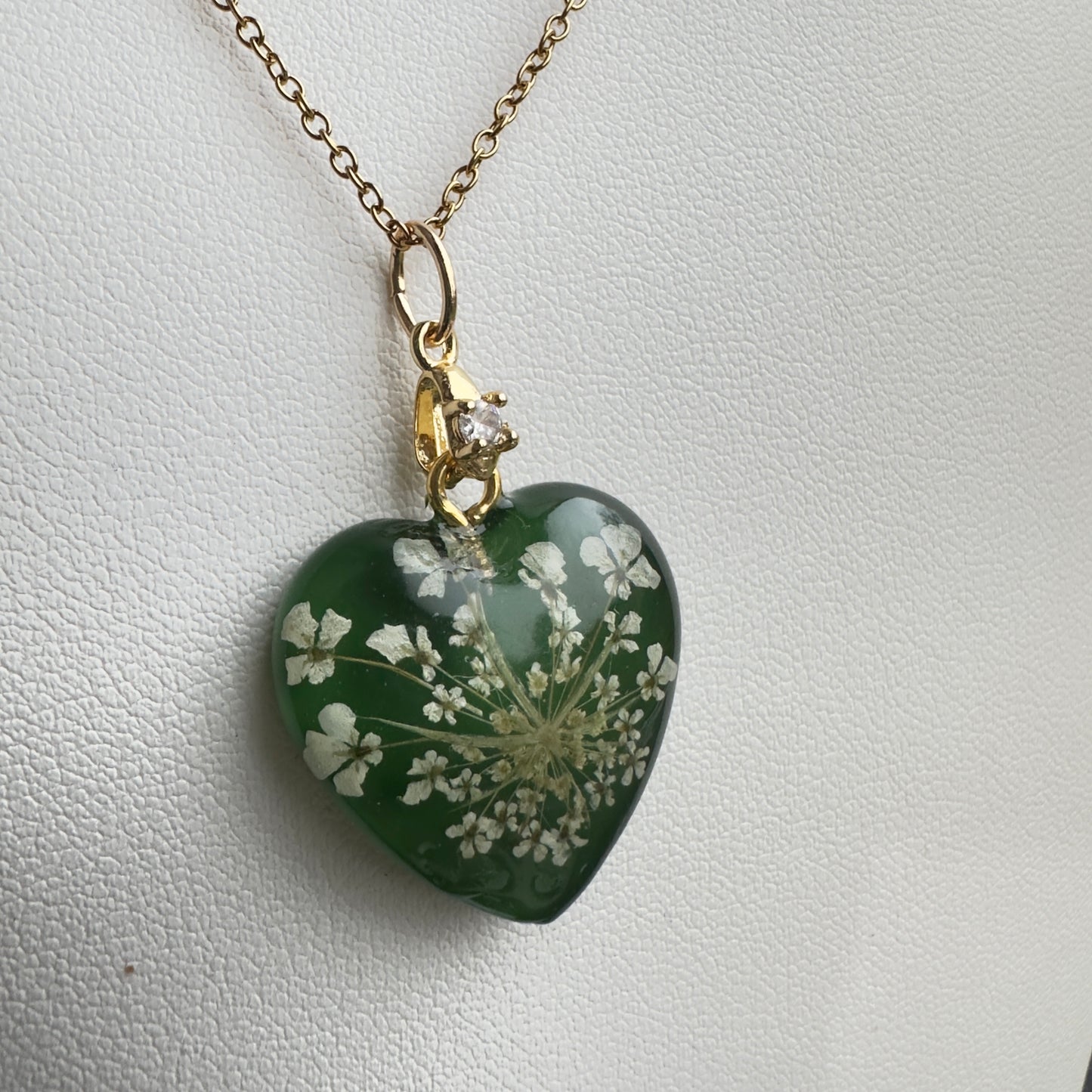 Ziemassvētku zaļais - Sirsniņas kuloniņš