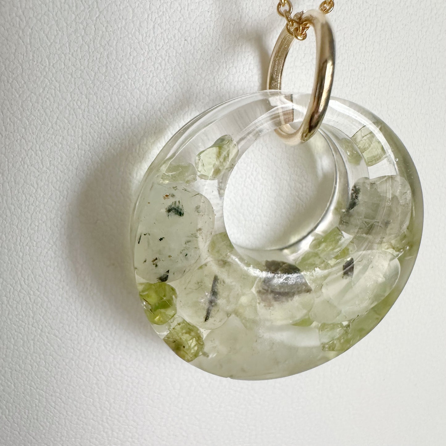 Kristāla kuloniņš: Prenīts - pareģošanas kristāls