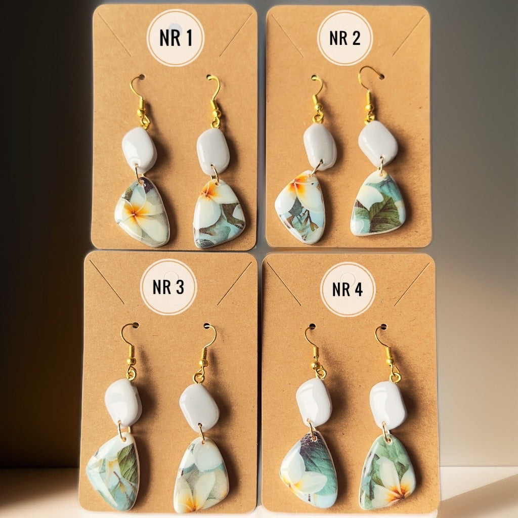 Auskaru glezna "Frangipani ziedi”