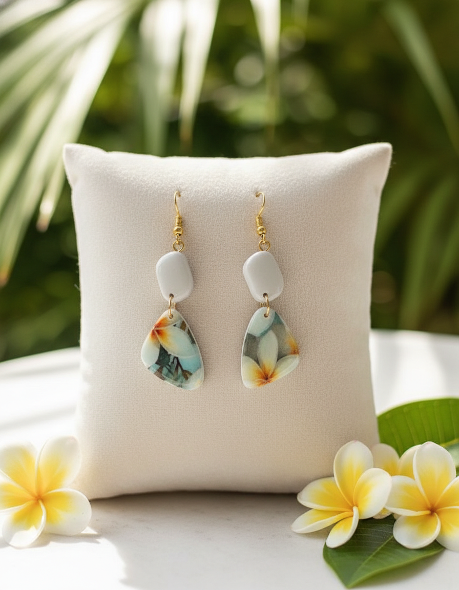 Auskaru glezna "Frangipani ziedi”