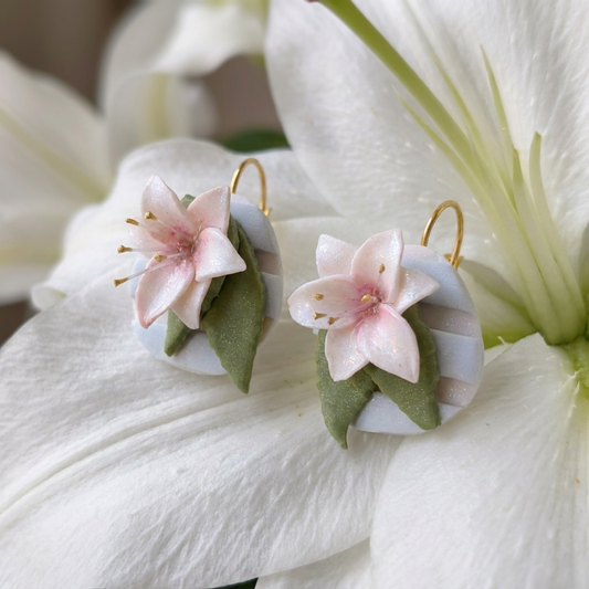 Auskaru glezna | Baltās lilijas mazie auskari