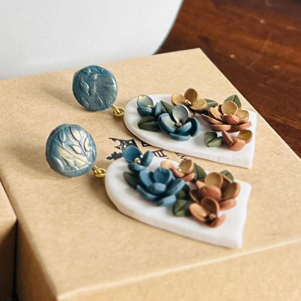 Auskaru glezna "Elegance” ar baltu fonu