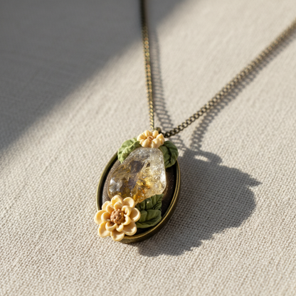 Citrīna amulets ar diviem ziediņiem