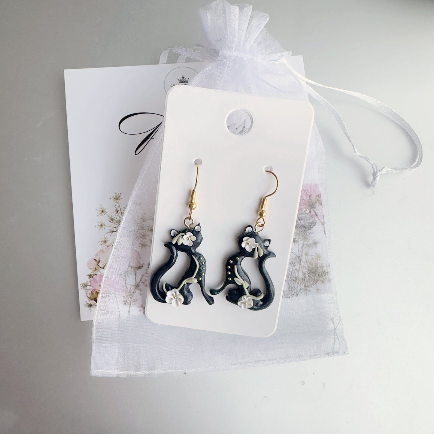 Auskaru glezna “Ziedu kaķis”