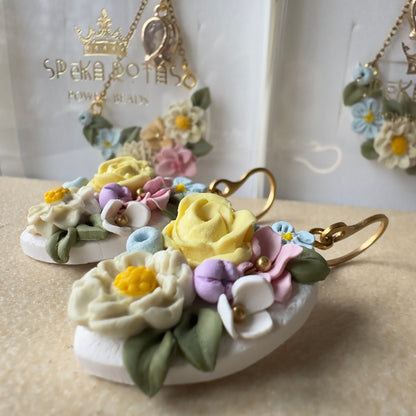 Auskaru glezna “Ziedu pārpilnība”