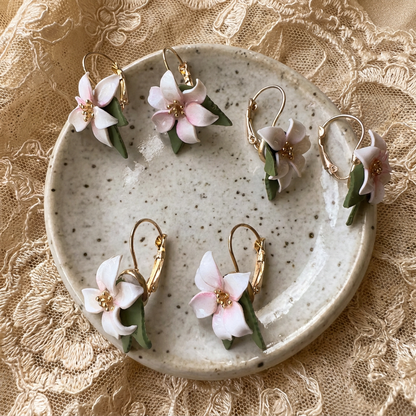 Auskaru glezna | Baltās lilijas