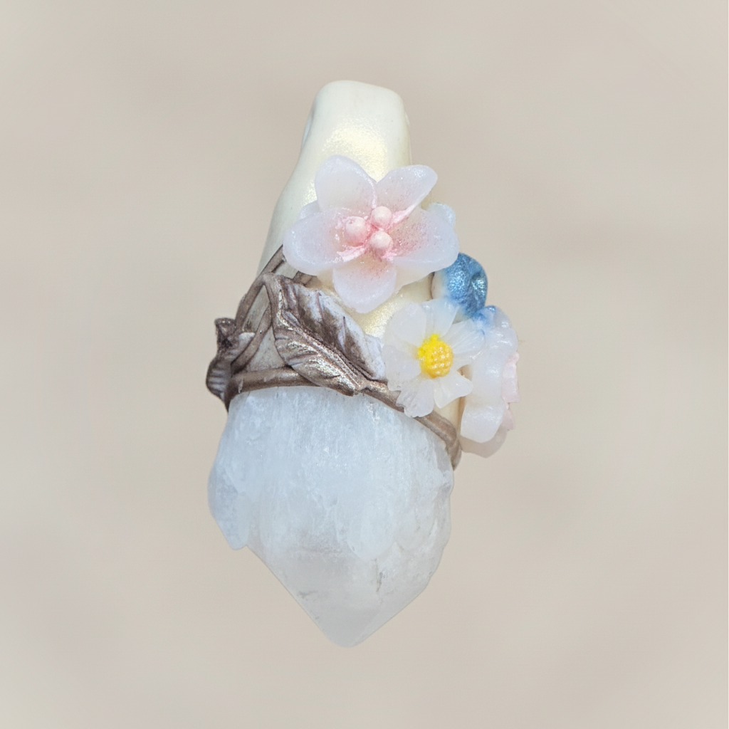 Kalnu kristāla amulets ar melleni