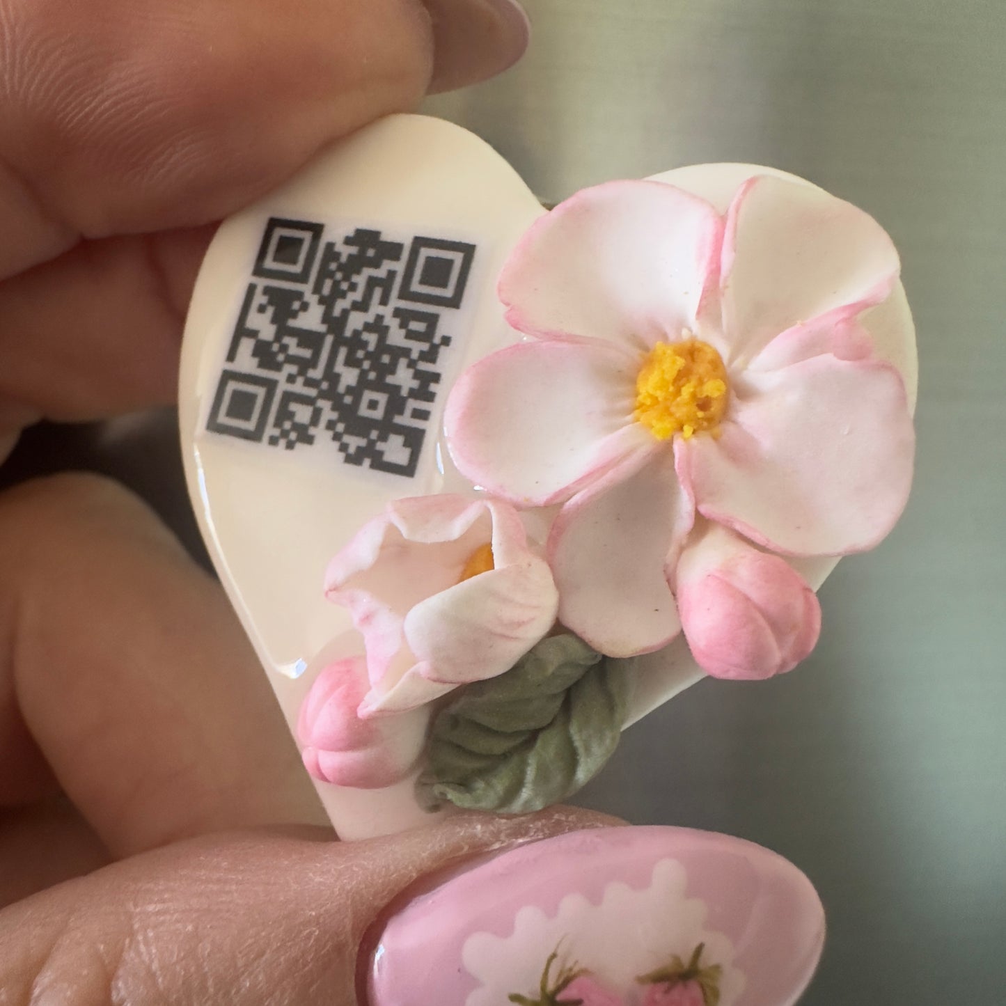 Atsauksmju statīvs ar QR kodu