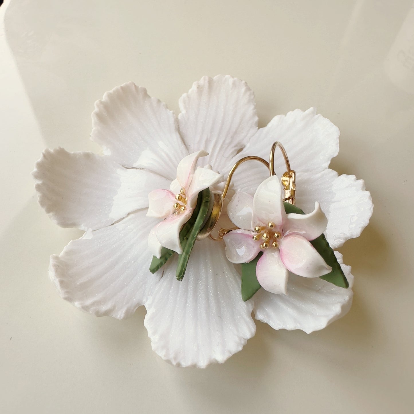 Auskaru glezna | Baltās lilijas