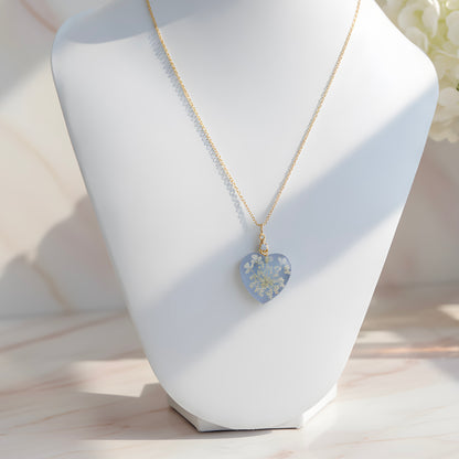 Sirsniņas kuloniņš “Annas mežģīnes”