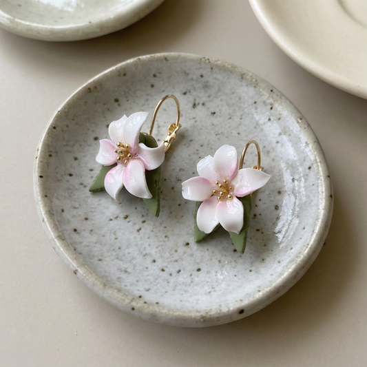 Auskaru glezna | Baltās lilijas