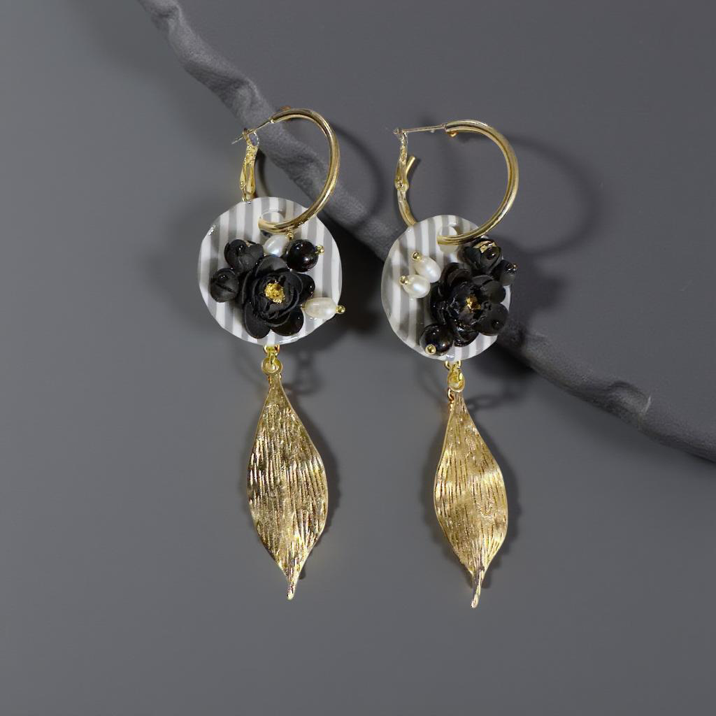 Auskaru glezna “Melnās peonijas”